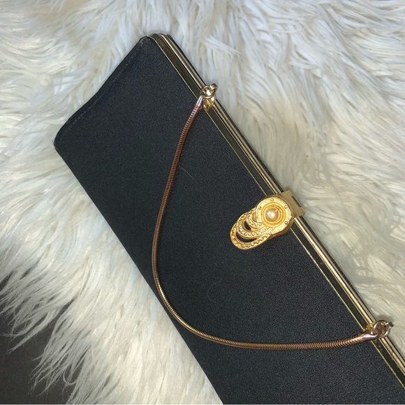 v i n t a g e :: Elegant Pearl Evening Metal Framed Purse Clutch - Picture 14 of 14